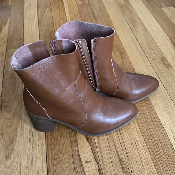 Boots - Picture 2 of 6